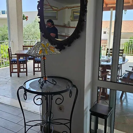 Plava Laguna ベッド・アンド・ブレックファスト ザヴァラ