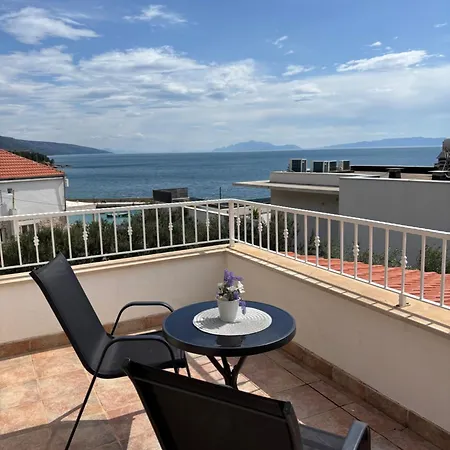 לינה וארוחת בוקר Plava Laguna זבלה