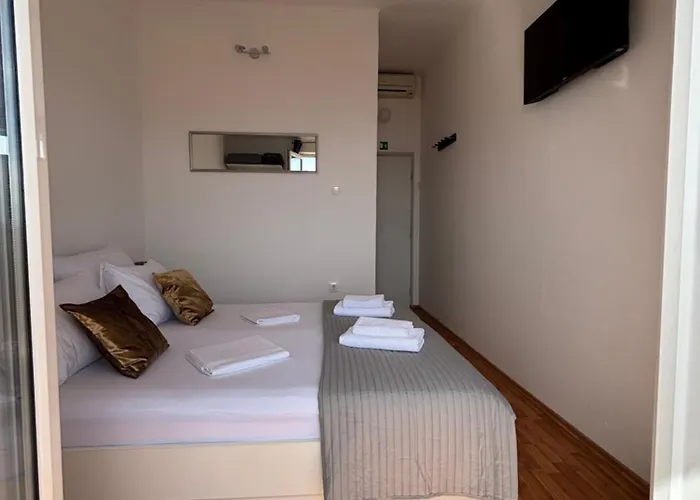 Plava Laguna فندق مبيت وإفطار