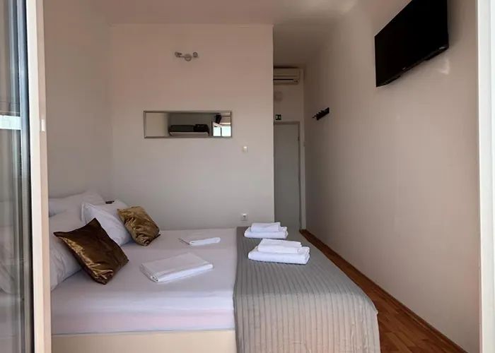 Plava Laguna فندق مبيت وإفطار زافالا